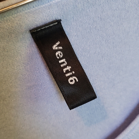 Venti6 Chic Light Blue V-Neck Sweater with Skull Design - Picture 2 of 8